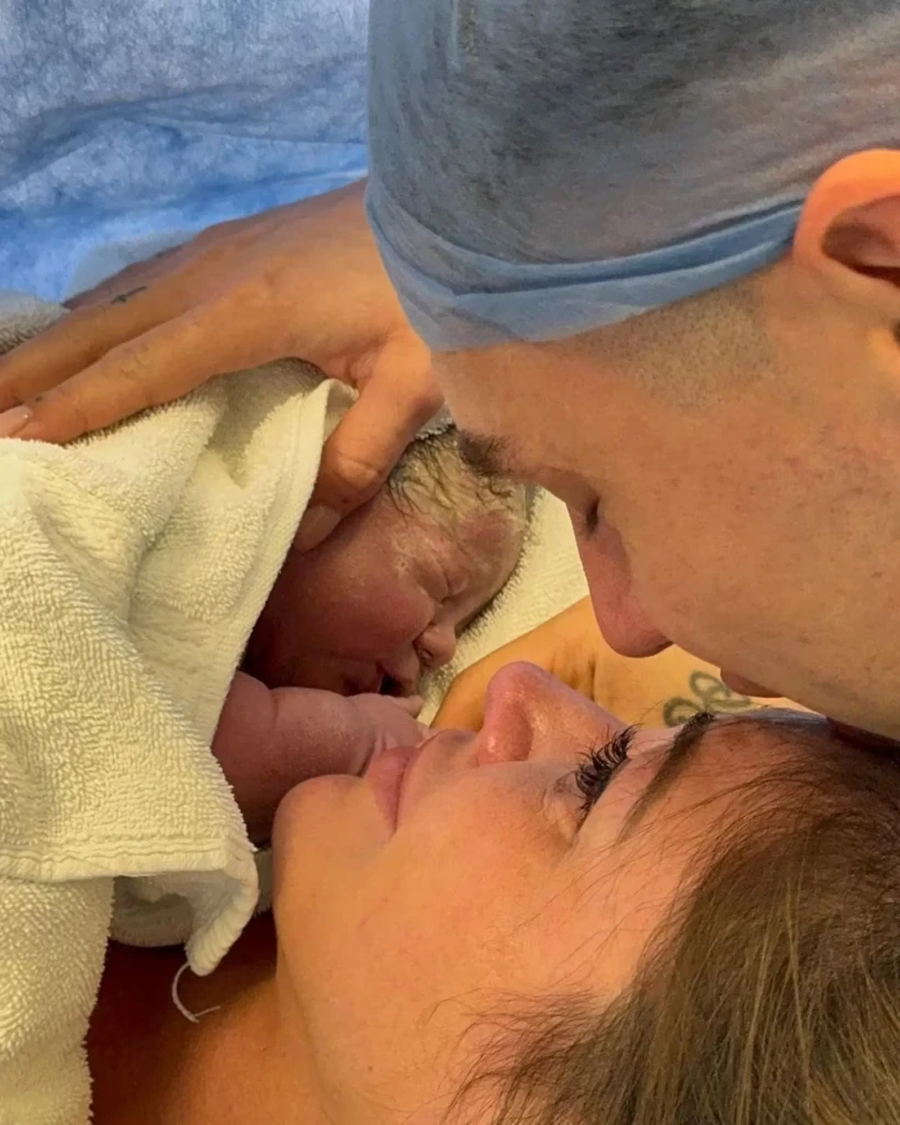 Las primeras fotos de Thiago, el primer hijo de Gonzalo Montiel y Karina Nacucchio