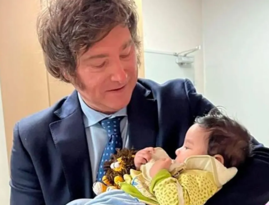 Padrinazgo presidencial, una vieja costumbre argentina que sigue vigente: por qué uno de los cuatrillizos nacidos en Córdoba podría ser ahijado de Javier Milei
