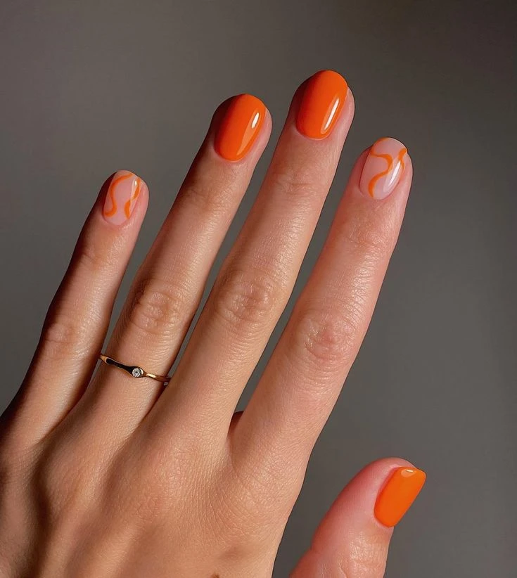 Orange nails: el color de uñas que marca tendencia en el street style