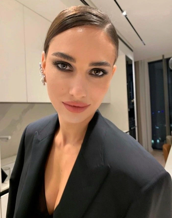 Cómo realizar el make up 90’s messy look que marca tendencia en la Gen-Z