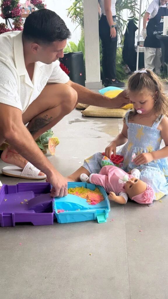 Las fotos del cumpleaños de 3 de Ava, la hija del Dibu Martínez