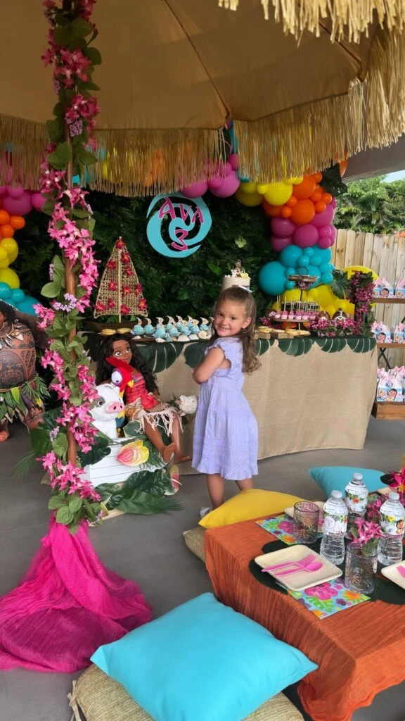 Las fotos del cumpleaños de 3 de Ava, la hija del Dibu Martínez