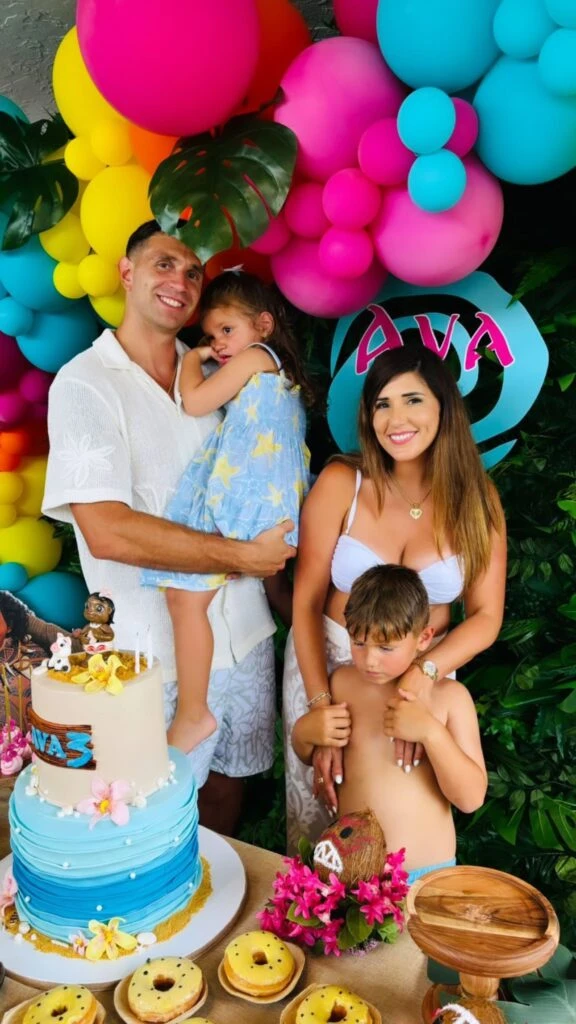 Las fotos del cumpleaños de 3 de Ava, la hija del Dibu Martínez