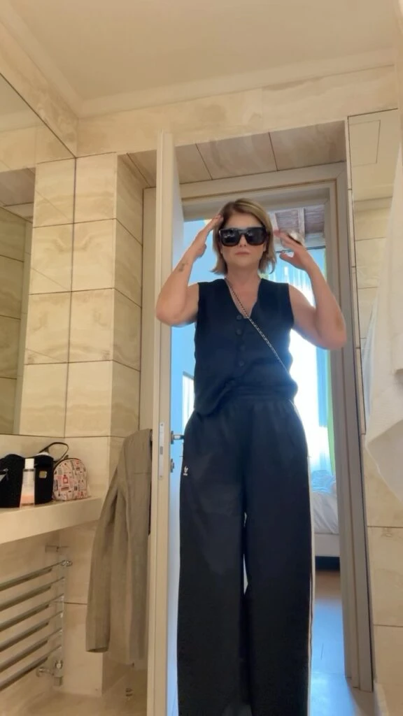 Araceli González paseó por Florencia, Italia con un impactante look athleisure. 