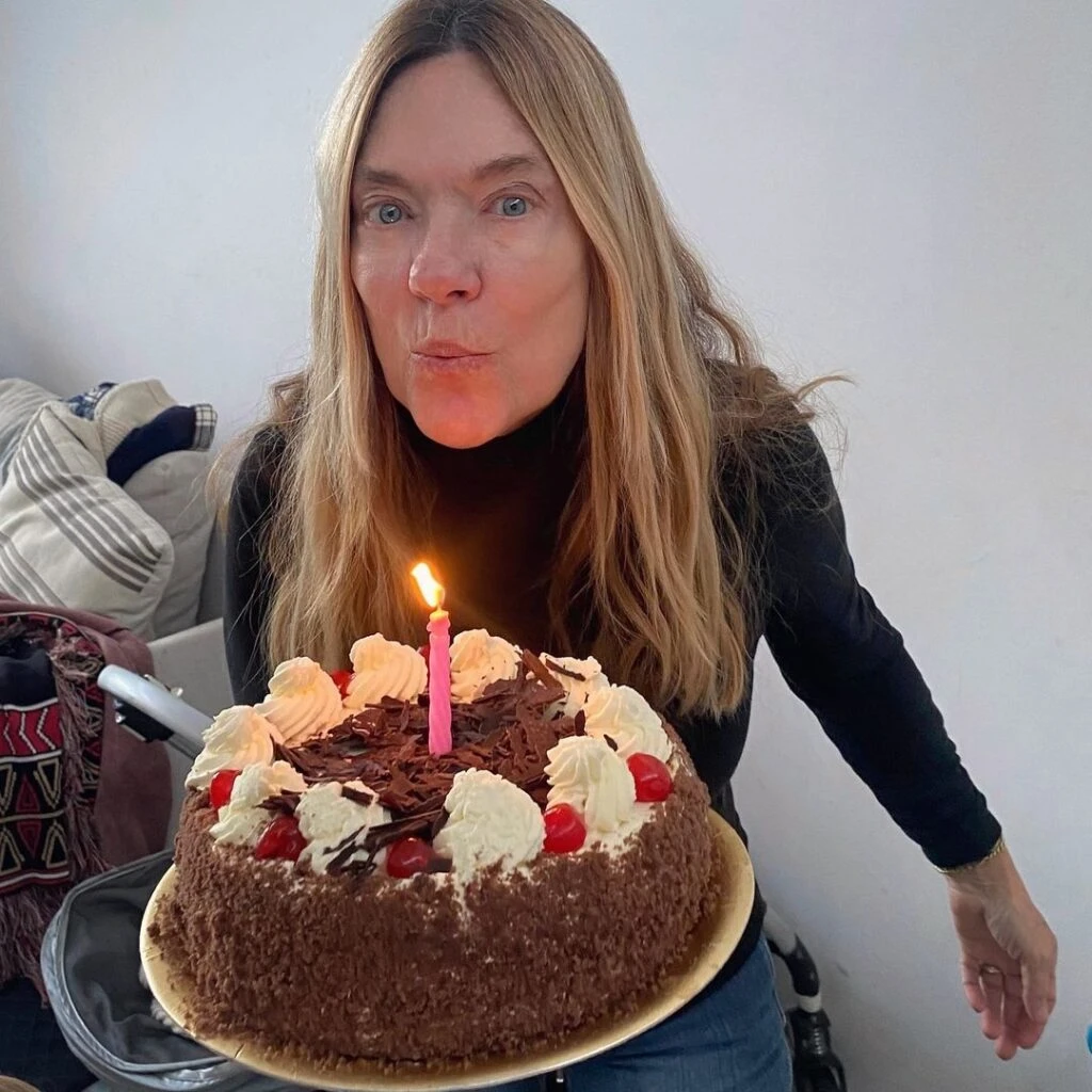 La trilliza María Laura celebrando desde Buenos Aires