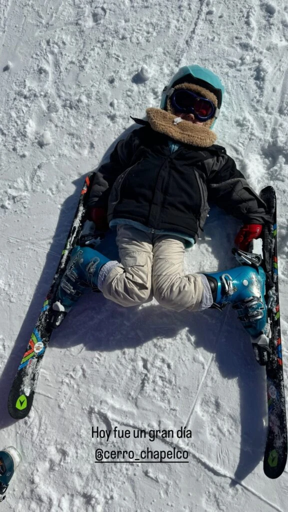 Las fotos de las vacaciones de invierno de Paula Chaves y familia