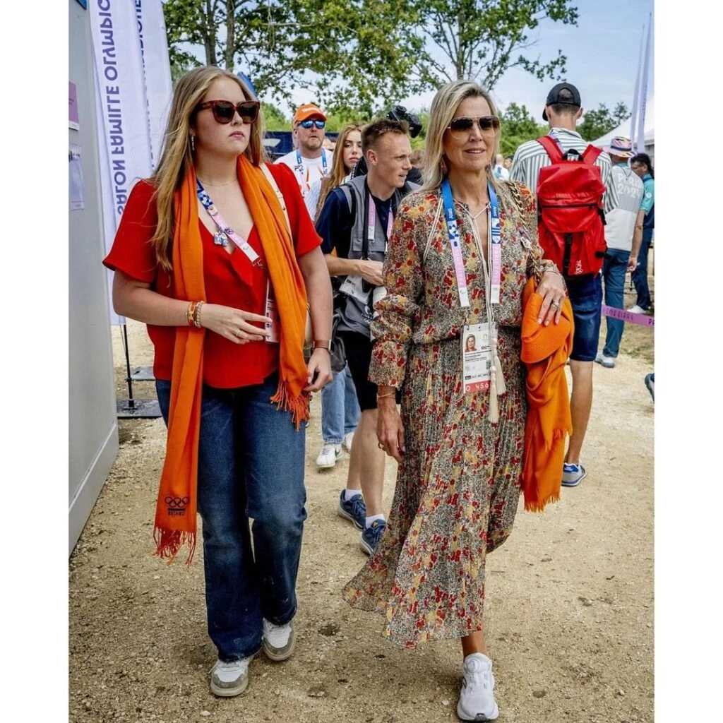 El look de Máxima: boho con zapatillas