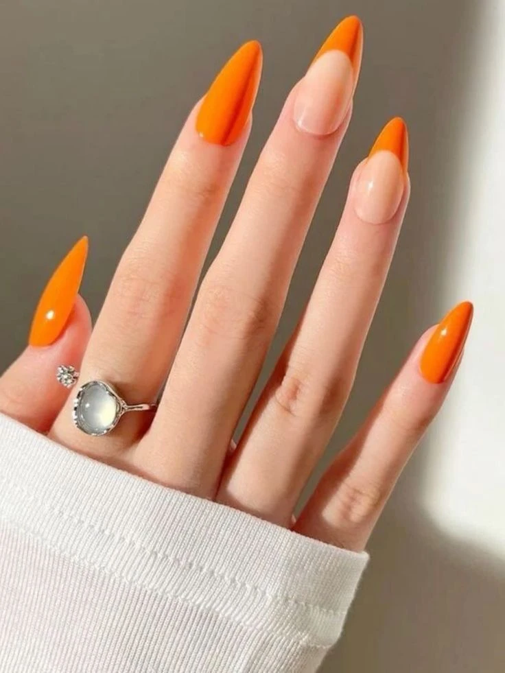 Orange nails: el color de uñas que marca tendencia en el street style