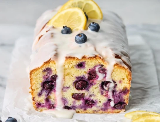 Budín esponjoso de limón: la receta saludable con arándanos y yogurt