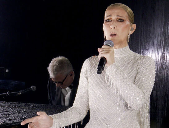 El impactante look de Celine Dion en la inauguración de los Juegos Olímpicos, donde emocionó con su regreso a la actuación