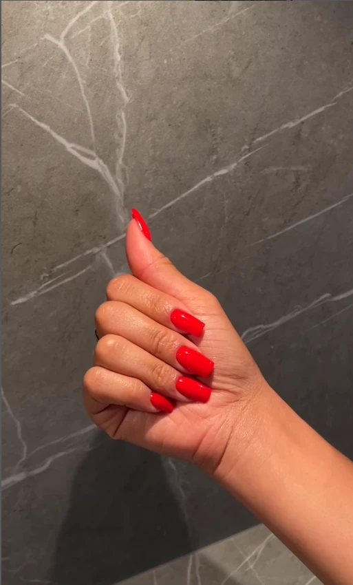 Zendaya marca tendencia en las redes sociales con su nail art
