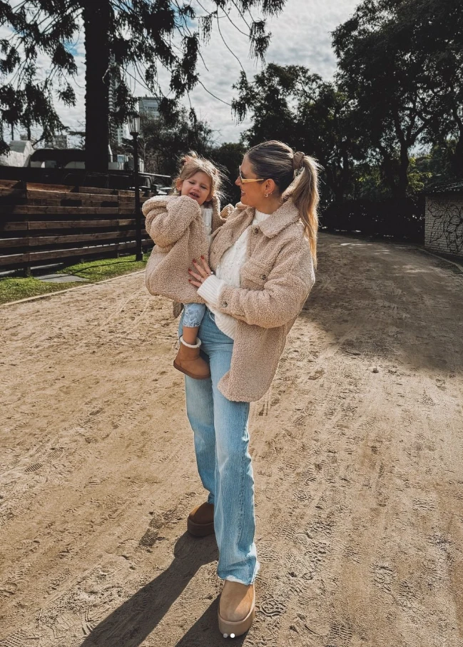 Stephanie Demner con su hija Arianna