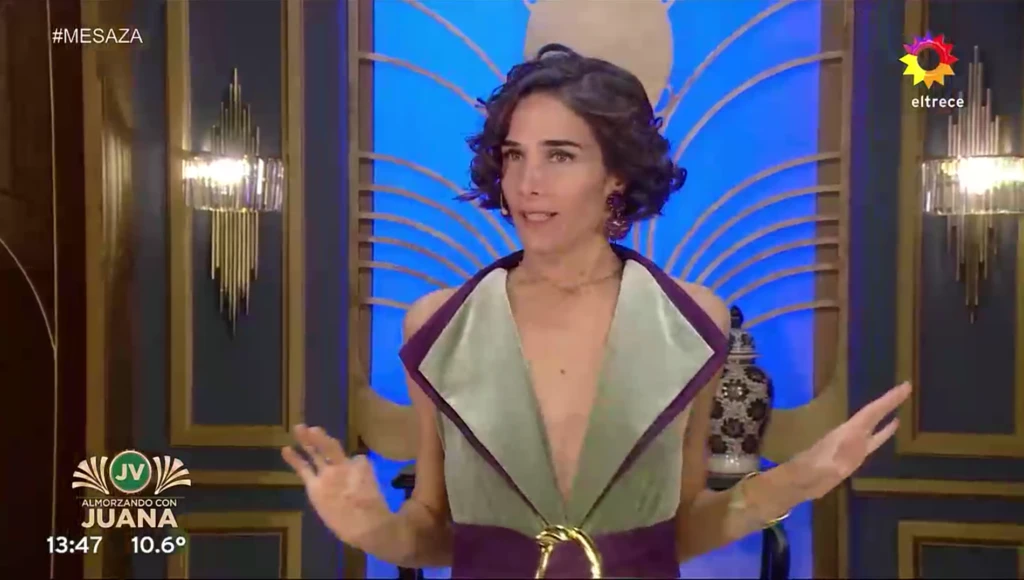 Juana Viale y su look en la mesaza