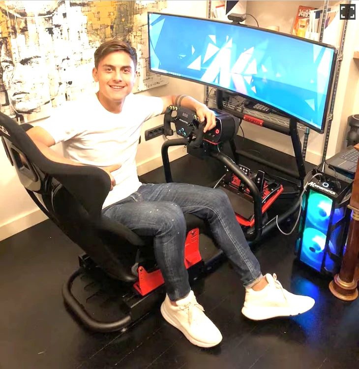 Oriana Sabatini y Paulo Dybala en su casa de Italia