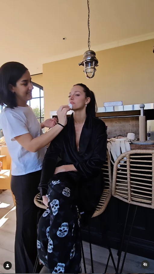 Brenda Schor con Oriana, el día antes de la boda de la modelo y cantante. Foto IG.