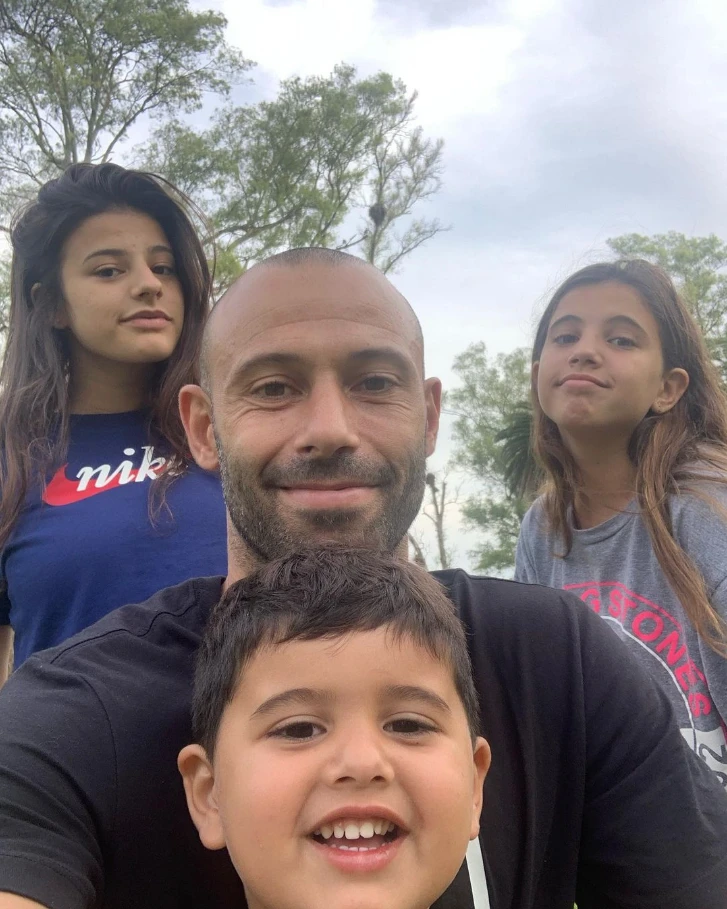 Mascherano con sus hijos