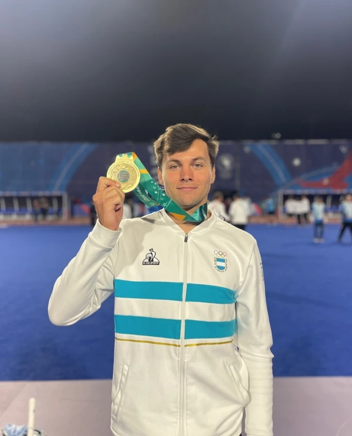 Nico Keenan con la medalla dorada de los Panamericanos 2023.
