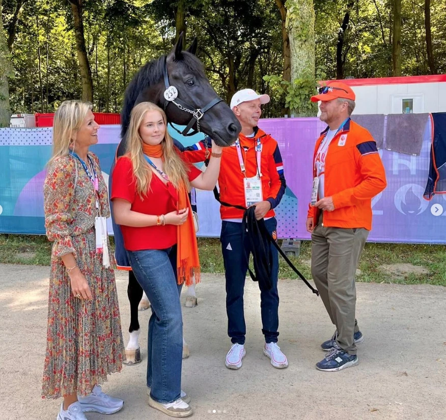 Máxima y familia este domingo en la Villa Olímpica.
