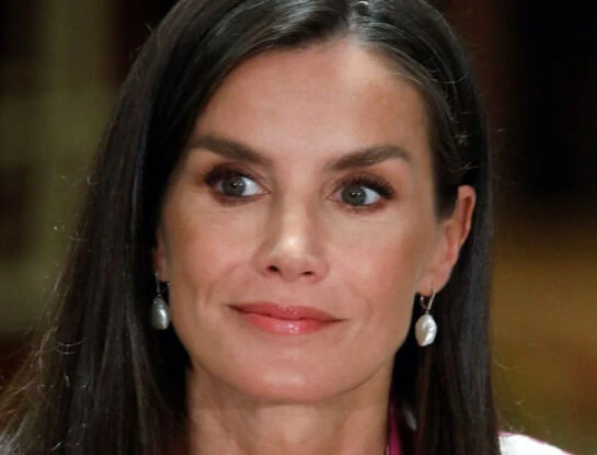 Letizia impactó con el vestido camisero más funcional del verano 2025