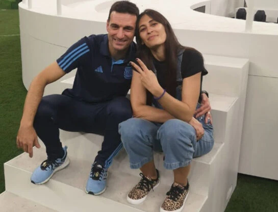 El look de Elisa Montero, la mujer de Lionel Scaloni: adelantó una de las tendencias del verano 2025 en la final de la Copa América