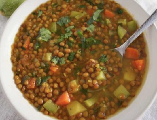 La receta ideal para combatir el frío: guiso de lentejas vegetariano del doctor Cormillot