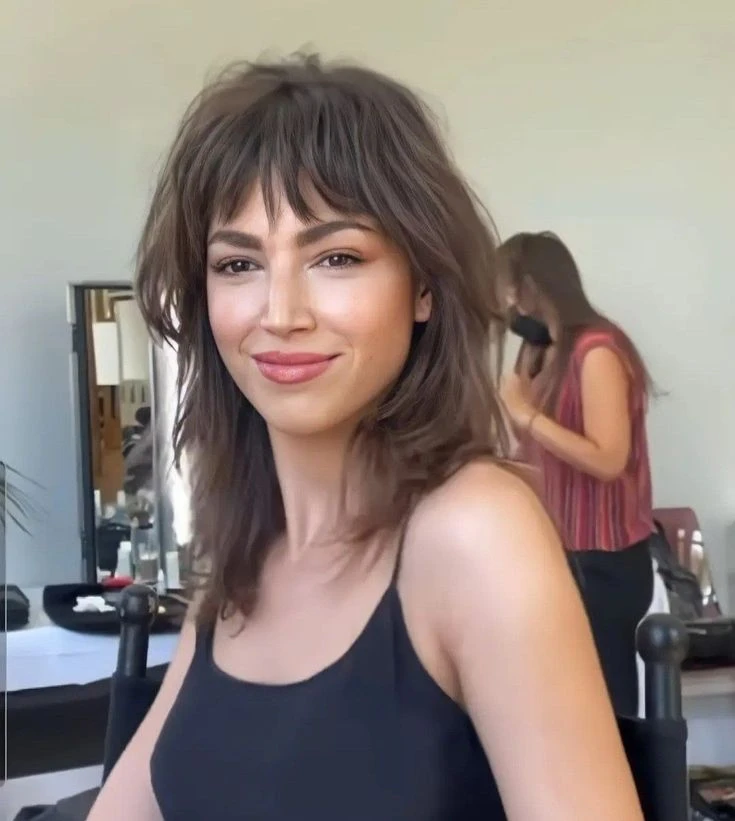 El corte long shag es ideal para las que tienen pelo largo y marca tendencia en el street style