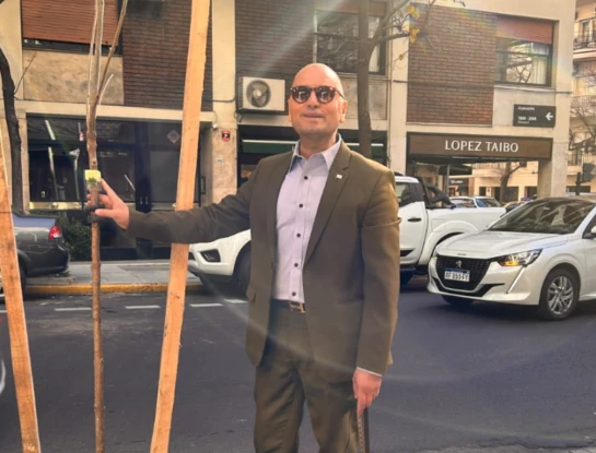 Fabián Medina Flores plantó un árbol: "Quiero que la ciudad vuelva a renacer"