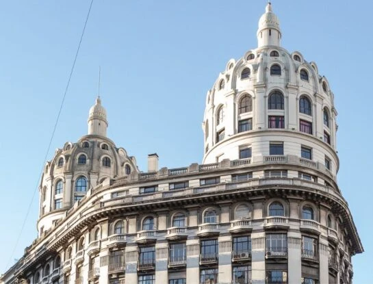 Historias de Cemento: edificio Massimiliano Bencich, secretos de la icónica construcción con cúpulas gemelas