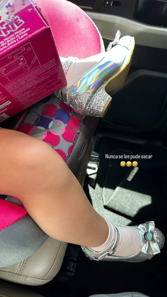 El adorable look shiny de Julia Urtubey, la hija de Isabel Macedo