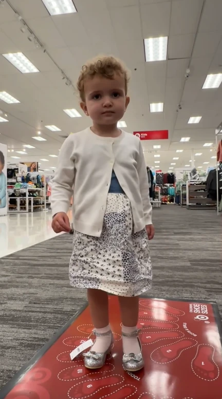 El adorable look shiny de Julia Urtubey, la hija de Isabel Macedo