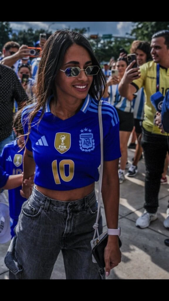 El look más canchero de Antonela Roccuzzo