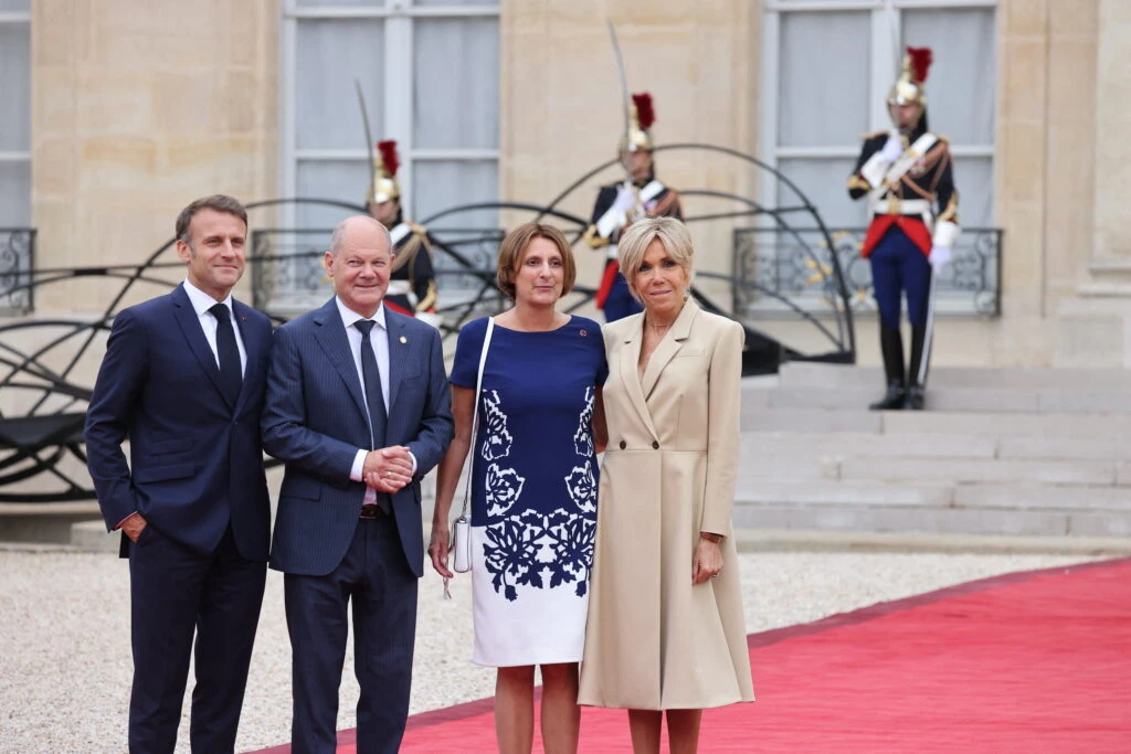 Javier Milei entre royals