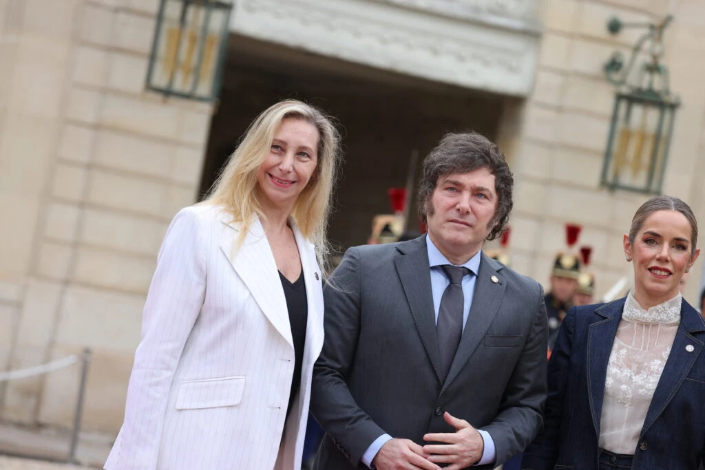 Javier Milei entre royals