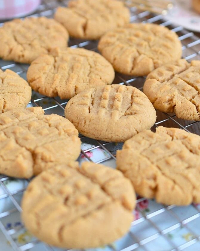 La receta de las galletitas de miel y manteca de maní, que sólo tienen 3 ingredientes