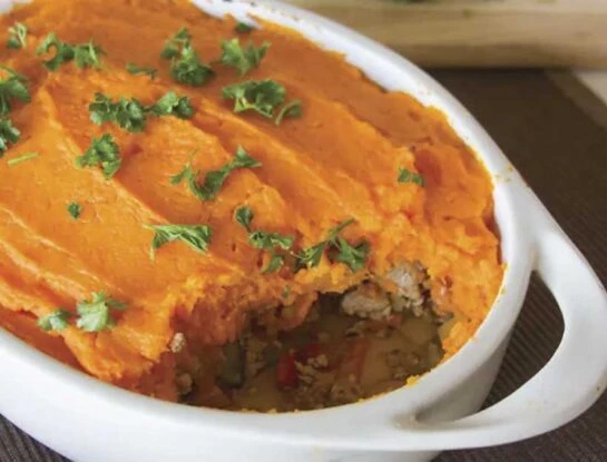 Pastel tricolor: la receta súper fácil de Jimena Monteverde que te resuelve la cena