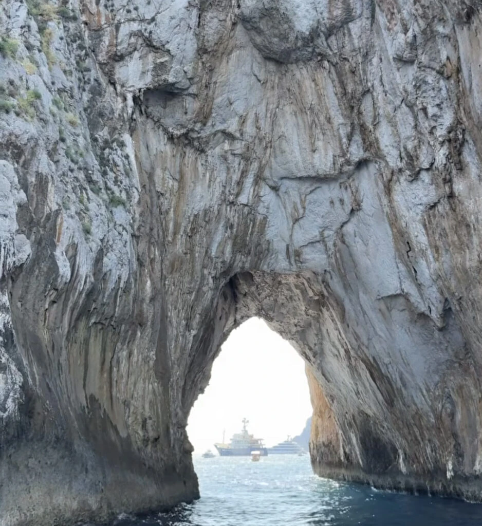 Las fotos de las vacaciones de Zaira Nara y Facundo Pieres en Capri. Foto: Instagram.