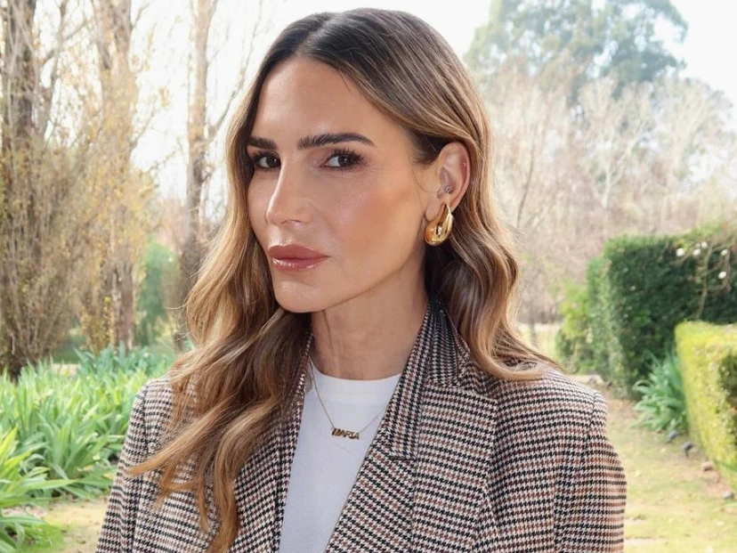 María Vázquez nos enseña cómo potenciar los básicos con un accesorio clave