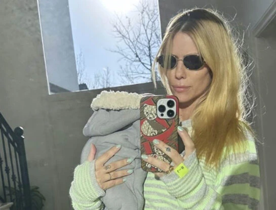 Nicole Neumann llevó el abrigo comodín que es un "must have" de este invierno