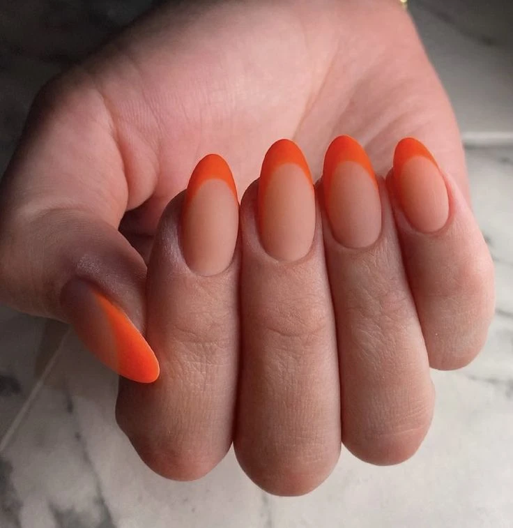 Orange nails: el color de uñas que marca tendencia en el street style