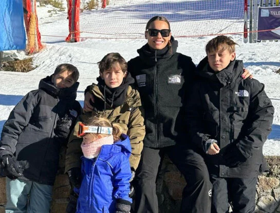 Pampita viajó sus hijos y su sobrino a Cerro Bayo: todas las fotos