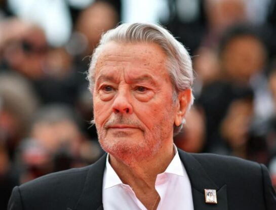 Alain Delon reapareció en medio de la incertidumbre por su salud