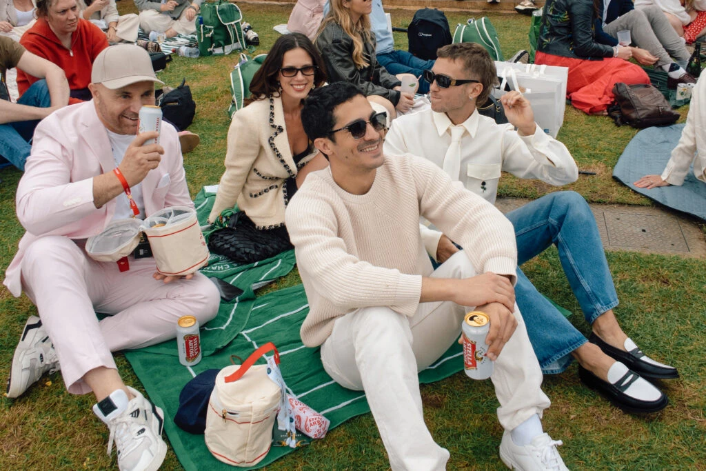 Los looks de Wimbledon de Germán Martitegui, Chino Darín, Delfina Chaves y Franco Masini.