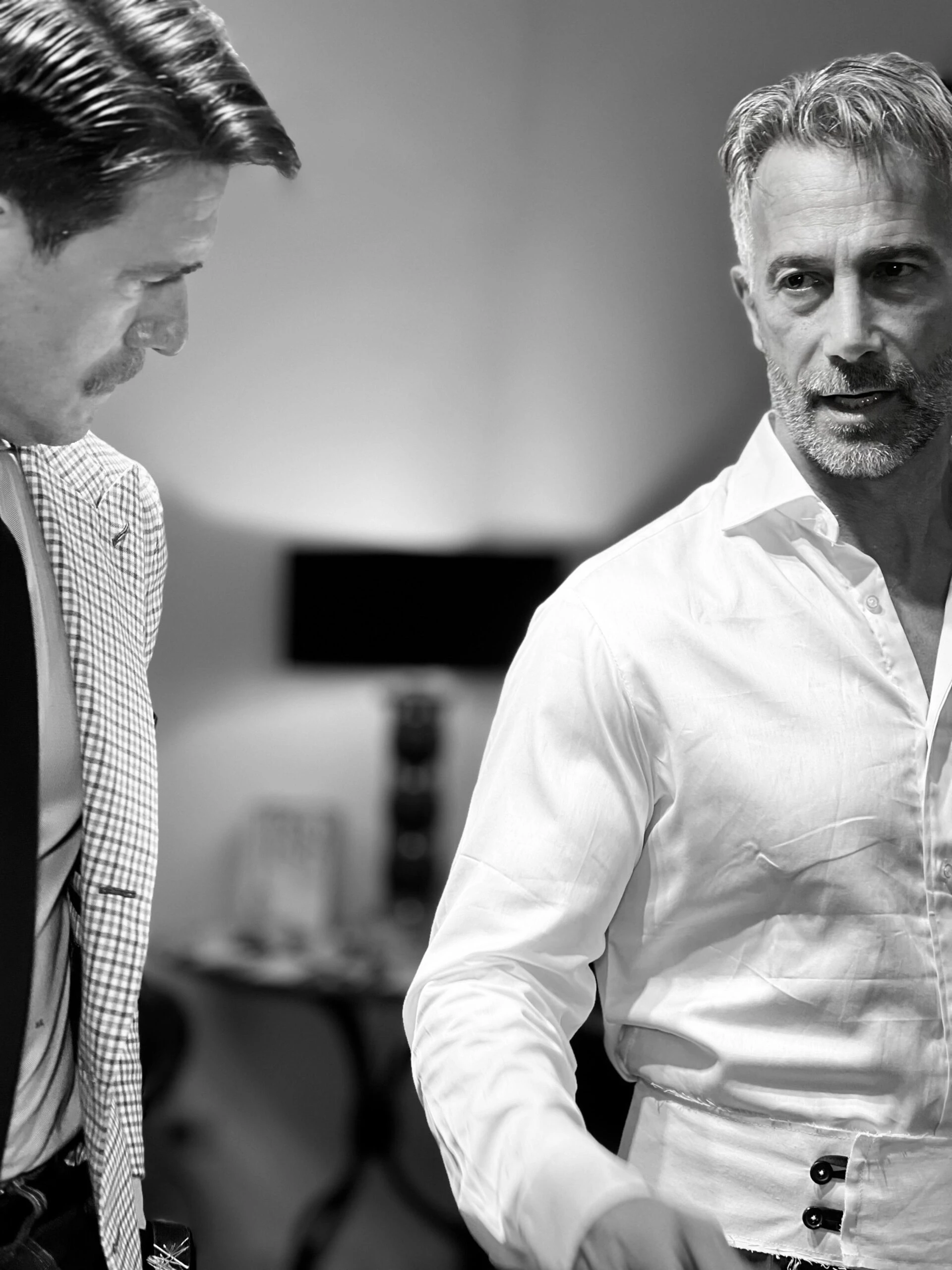 Osvaldo Sabatini haciéndose las pruebas para el look de padrino