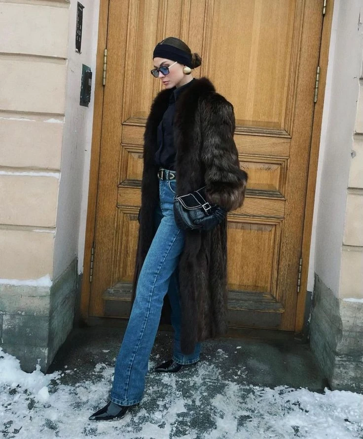 Guía de estilo: cómo lucir los abrigos de pelo sintético para conseguir un look mob wife