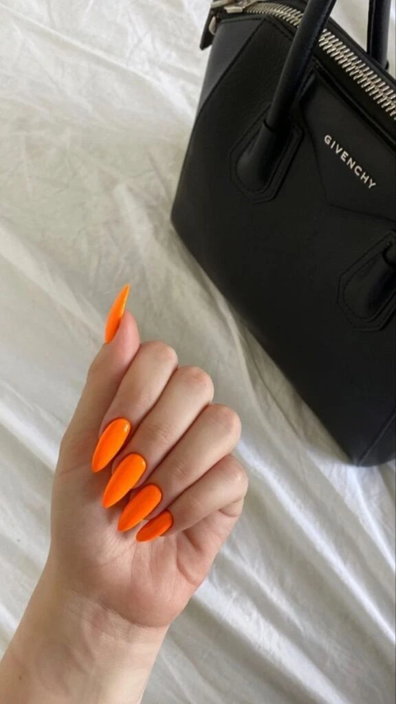 Orange nails: el color de uñas que marca tendencia en el street style