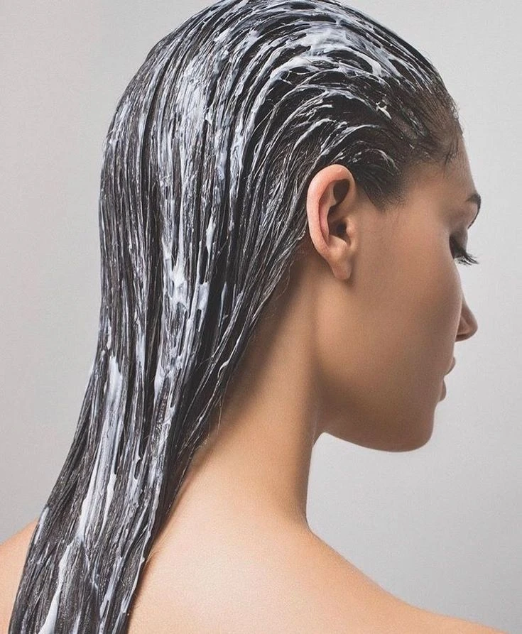 Cómo hacer un baño de crema casero en tu casa para cuidar tu pelo con poca plata