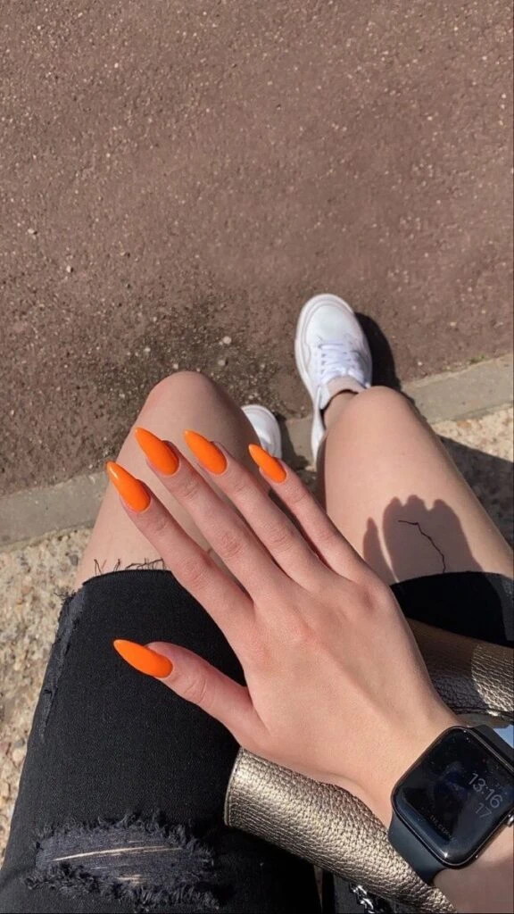 Orange nails: el color de uñas que marca tendencia en el street style