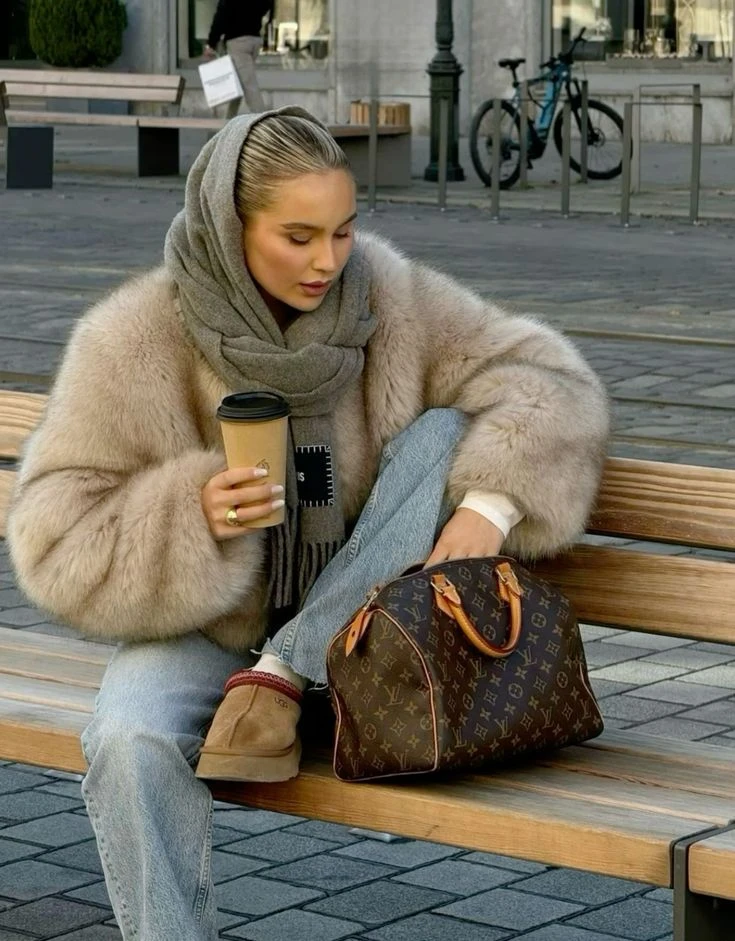 Guía de estilo: cómo lucir los abrigos de pelo sintético para conseguir un look mob wife