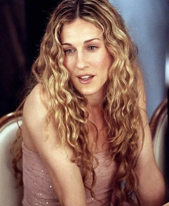 5 peinados curly friendly de Carrie Bradshaw que tenés que replicar 