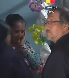 sacerdotes veteros junto a familia de loan en las marchas